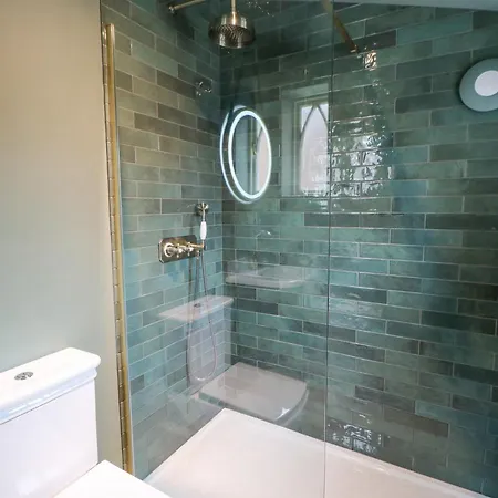 Leeming Methodist Church Otel