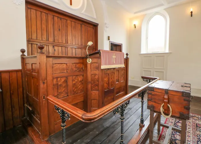 Hotel Leeming Methodist Church *