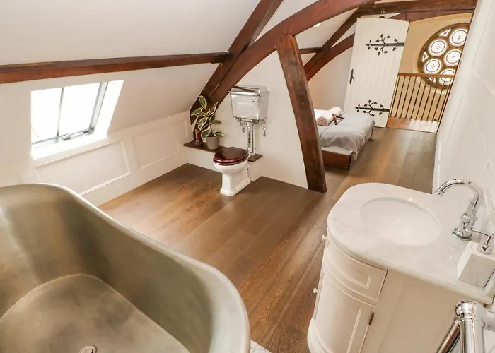 Leeming Methodist Church Hotel *