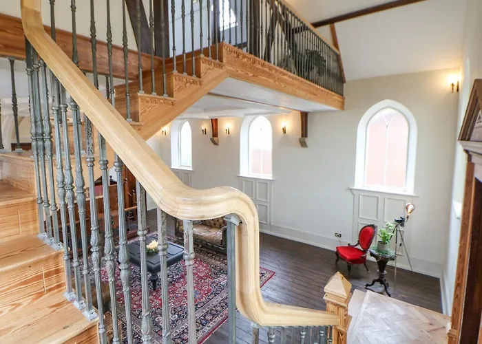 Hotel Leeming Methodist Church *