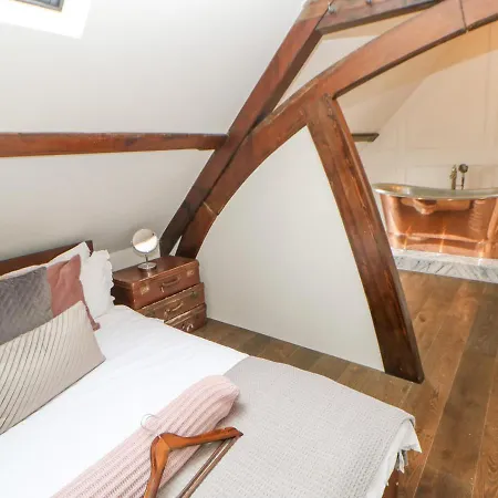 Leeming Methodist Church فندق نورثاليرتون