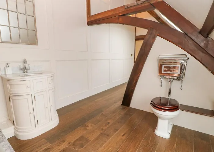 מלון Leeming Methodist Church *